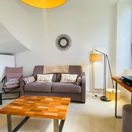 Superbe En Plein Centre Village アパート